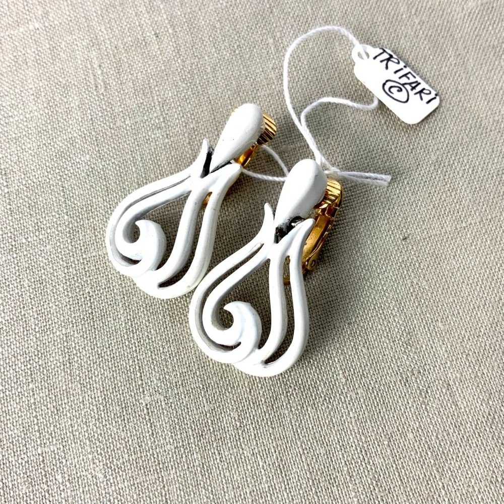 Vintage Trifari White Enamel Dangle Swirl Clip On Earrings